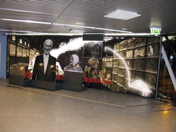 Lennart Meri teemaline fotoinstallatsioon Tallinna lennujaamas