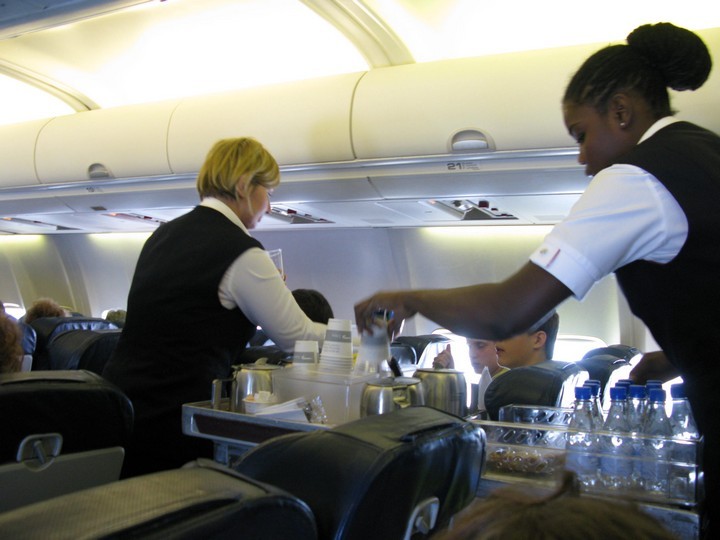British Airwaysi stjuardessid eestlasi teenindamas